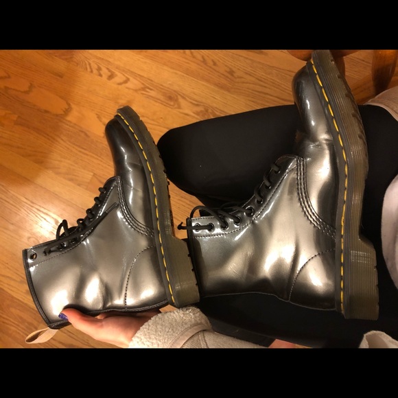 Women’s Dr. Martens size 8 - Picture 4 of 4